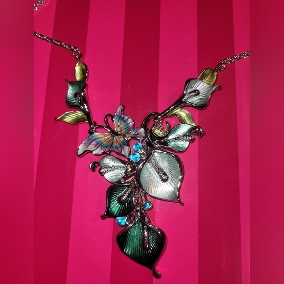 Breathtaking Butterfly and Orchid Statement Necklace - Picture 3 of 4